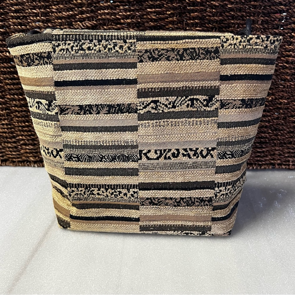 Suruchi Crossbody Boho Tapestry Bag / Purse With Magnetic and Beaded Closure - Picture 2 of 8
